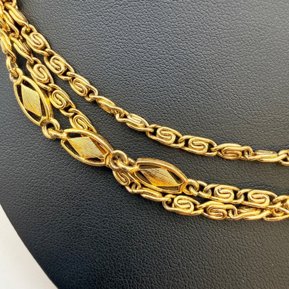 Vintage Signed Monet Gold Tone Chain Diamond Textured Station Flapper Opera 54" - Picture 7 of 8